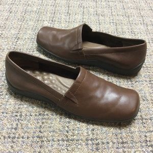 Walking Cradles Brown Flat Slip On Loafer Shoes Size 7.5